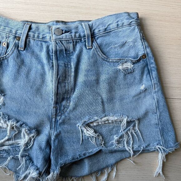 Levi's Premium 501 Button Fly W29 Light Blue Women Jean Shorts Frayed Distressed - Picture 8 of 9